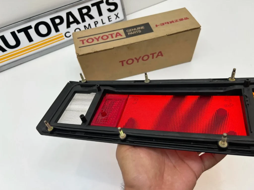 Corolla 1980 1981 Tail light lens (1)