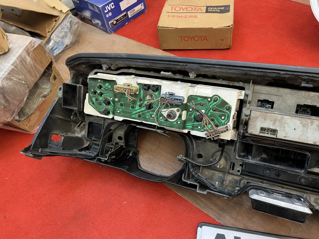 Corolla Ke70 Ae70 RHD JDM complete dashboard (10)