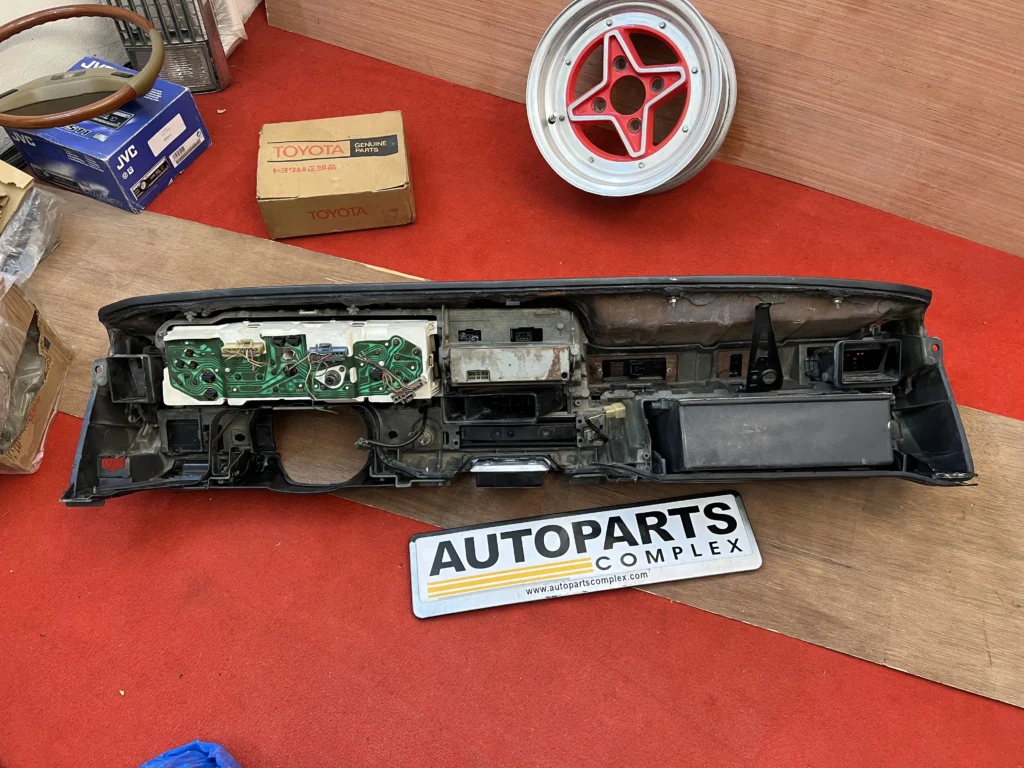 Corolla Ke70 Ae70 RHD JDM complete dashboard (9)