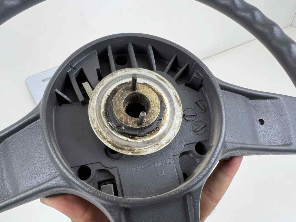 Suzuki samurai SJ410 Sj30 Sj40 Ja22 OEM turbo steering wheel (1)