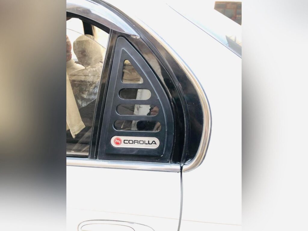Ae100 ae101 quarter window louvers