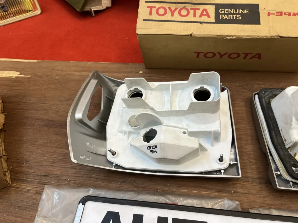 Corolla 1971 1972 KE20 TE21 NOS OEM tail lights (1)