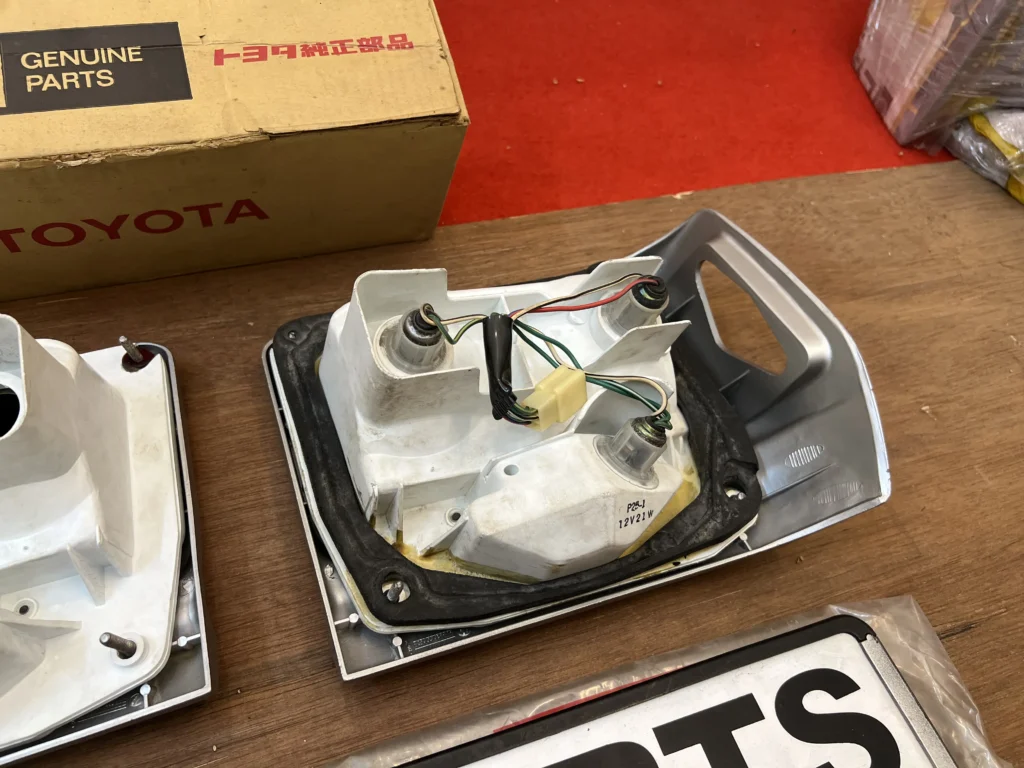 Corolla 1971 1972 KE20 TE21 NOS OEM tail lights (10)