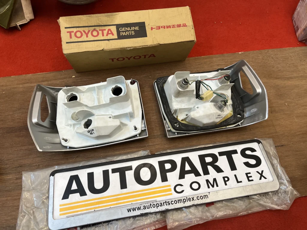 Corolla 1971 1972 KE20 TE21 NOS OEM tail lights (9)