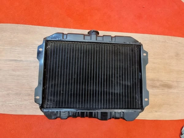 Corolla 1971-74 Ke20 Ke25 ke26 NOS OEM radiator 3