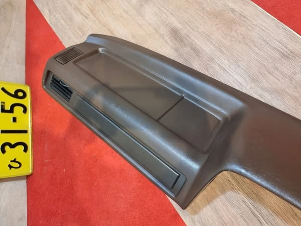 Corolla 1980-83 Ke70 Ae70 RHD dash pad (Brown color) 3