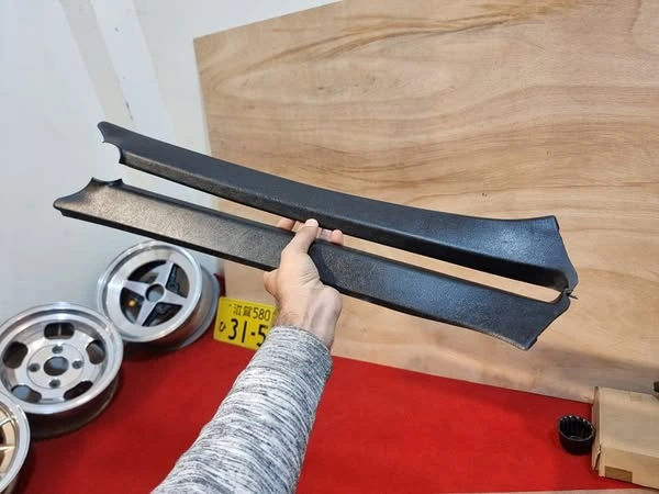 Corolla 1980-83 Liftback, hardtop and coupe A-Pillar inside trims (Black)1