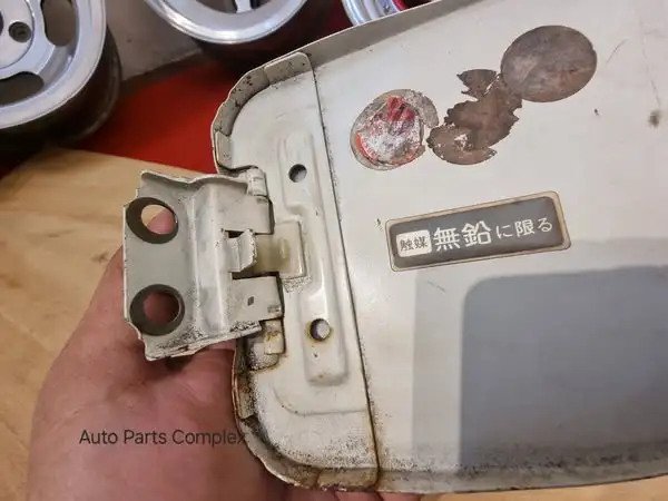 Corolla 1980-83 Ke70 Te72 fuel door 3