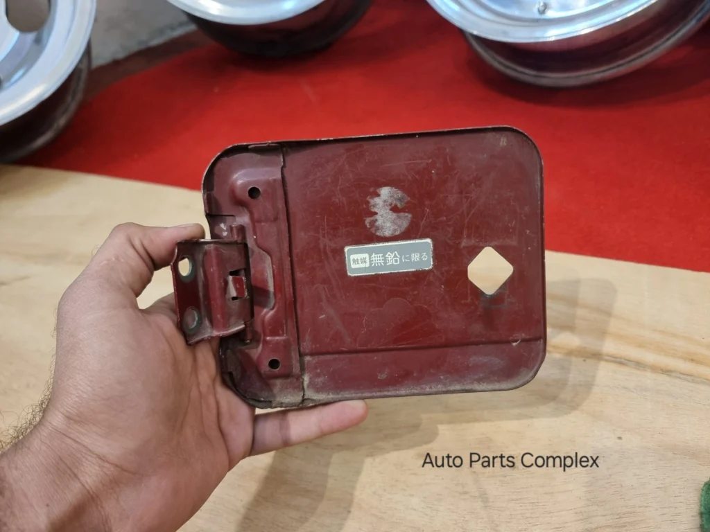 Corolla 1980-83 Ke70 Te72 fuel door 4