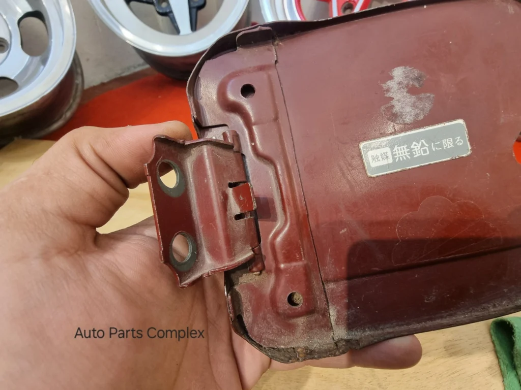 Corolla 1980-83 Ke70 Te72 fuel door 5