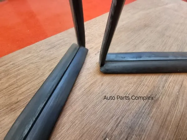 Corolla 1980-83 Ke70 Te72 wagon quarter window glasses with rubber seals 3