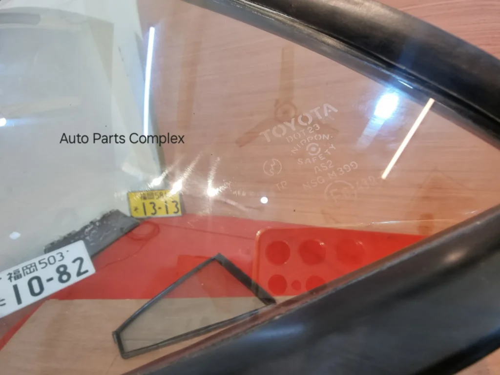 Corolla 1980-83 Ke70 Te72 wagon quarter window glasses with rubber seals 4