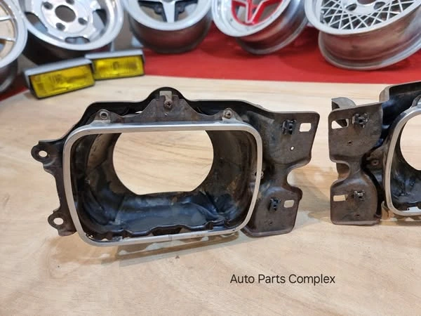 Corolla 1980-83 Liftback Hardtop Coupe headlight brackets 2