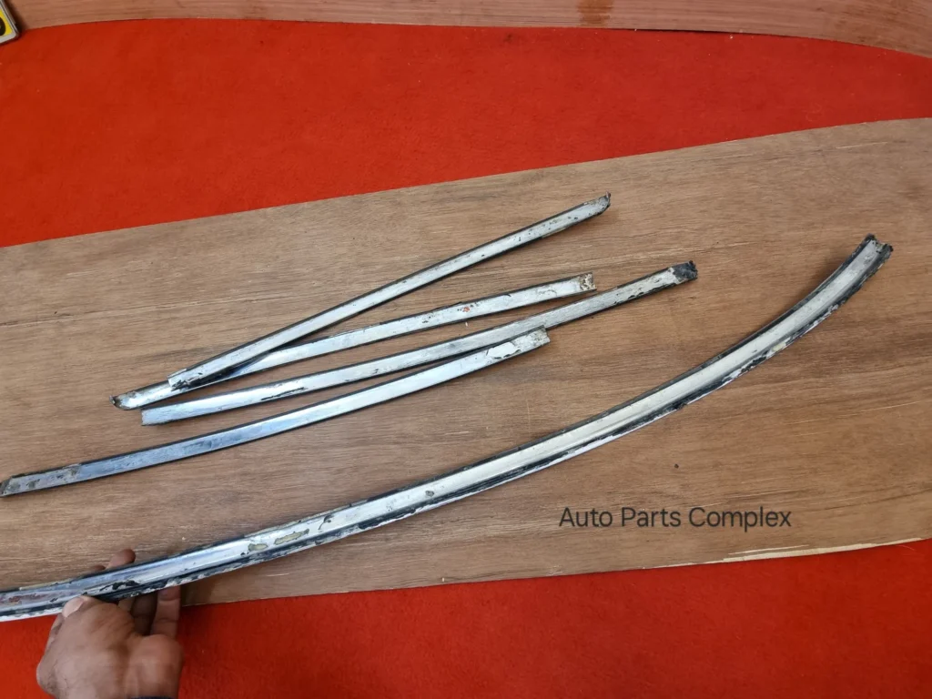 Corolla 1980-83 windshield chrome trims4