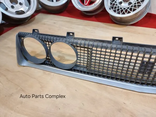 Corona Mark ii 1968 - 1972 RT60 RT62 RT72 front radiator grille 2