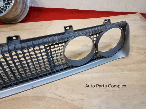Corona Mark ii 1968 - 1972 RT60 RT62 RT72 front radiator grille 3
