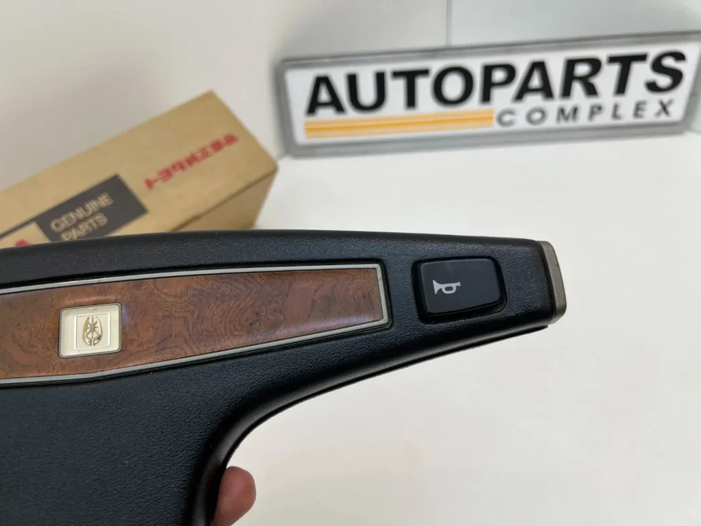 Cressida Mx32 Rx30 Mx41 1976 - 1979 Steering wheel horn pad (4)
