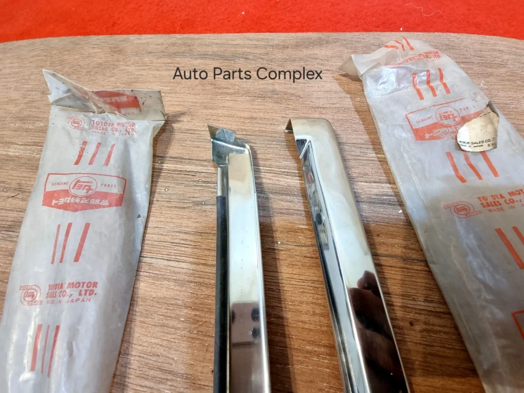 Crown 1975-79 Ms80 Ms85 rear windshield side chrome trims (L+R) 4