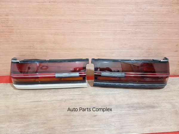 Crown 1988 - 1991 hardtop tail lights 1