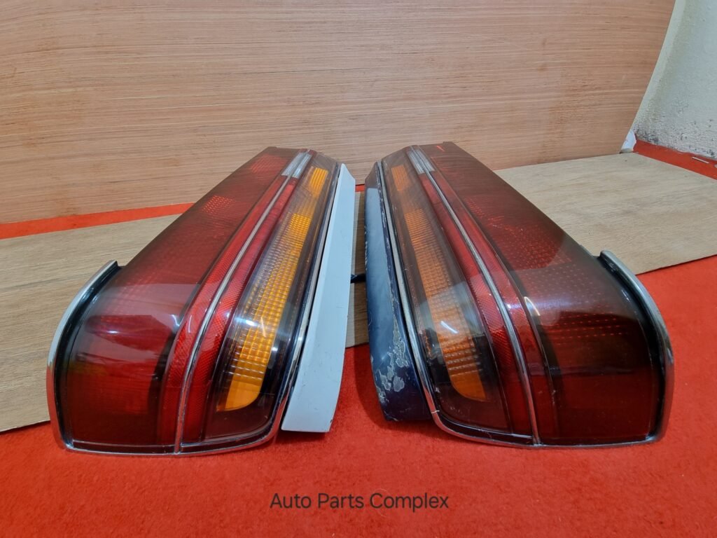 Crown 1988 - 1991 hardtop tail lights4