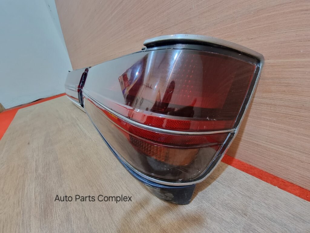 Crown 1988 - 1991 hardtop tail lights6