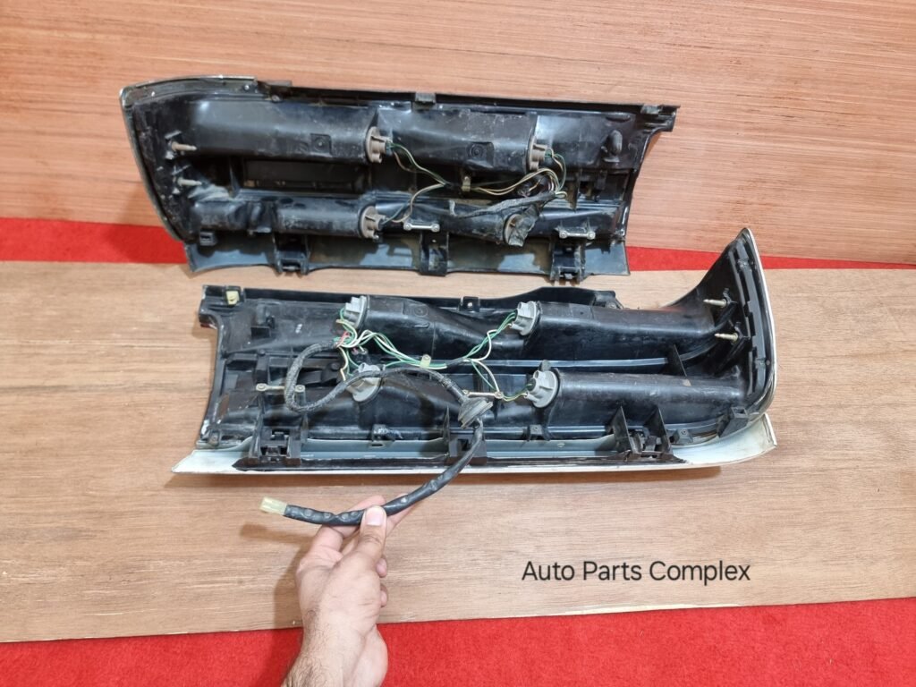 Crown 1988 - 1991 hardtop tail lights7