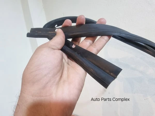 Ke70 te72 Corolla wiper panel rubber seal 2