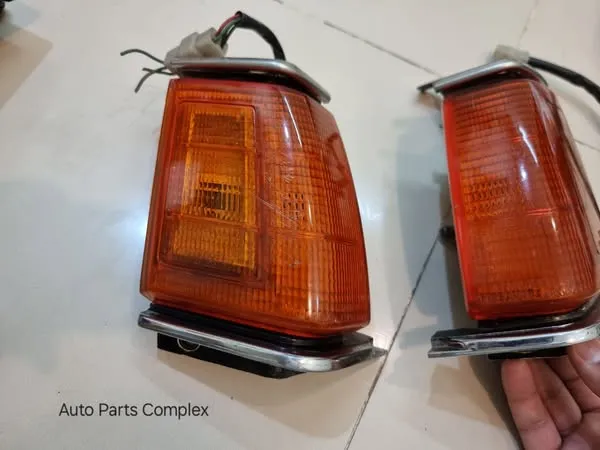 Mitsubishi lancer A17# 1980 - 1982 - 1986 amber parking lamps 2