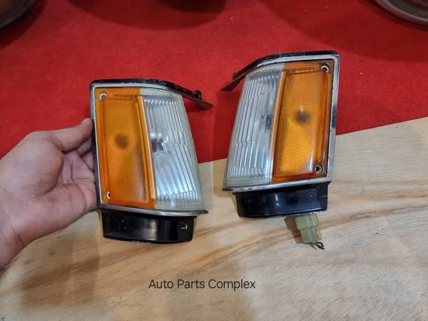 Toyota Mark ii Gx61 Mx63 Mx61 hardtop parking lamps 1