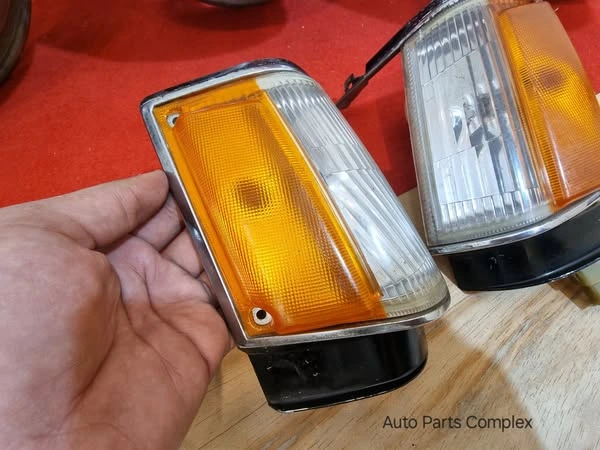 Toyota Mark ii Gx61 Mx63 Mx61 hardtop parking lamps 2