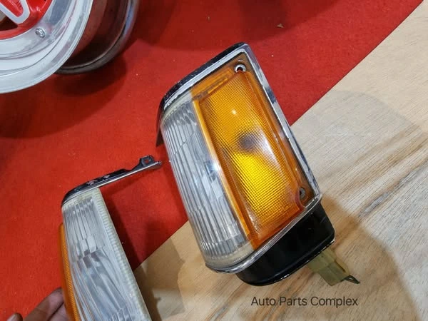 Toyota Mark ii Gx61 Mx63 Mx61 hardtop parking lamps 3