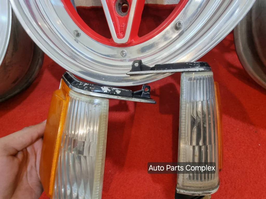 Toyota Mark ii Gx61 Mx63 Mx61 hardtop parking lamps 4