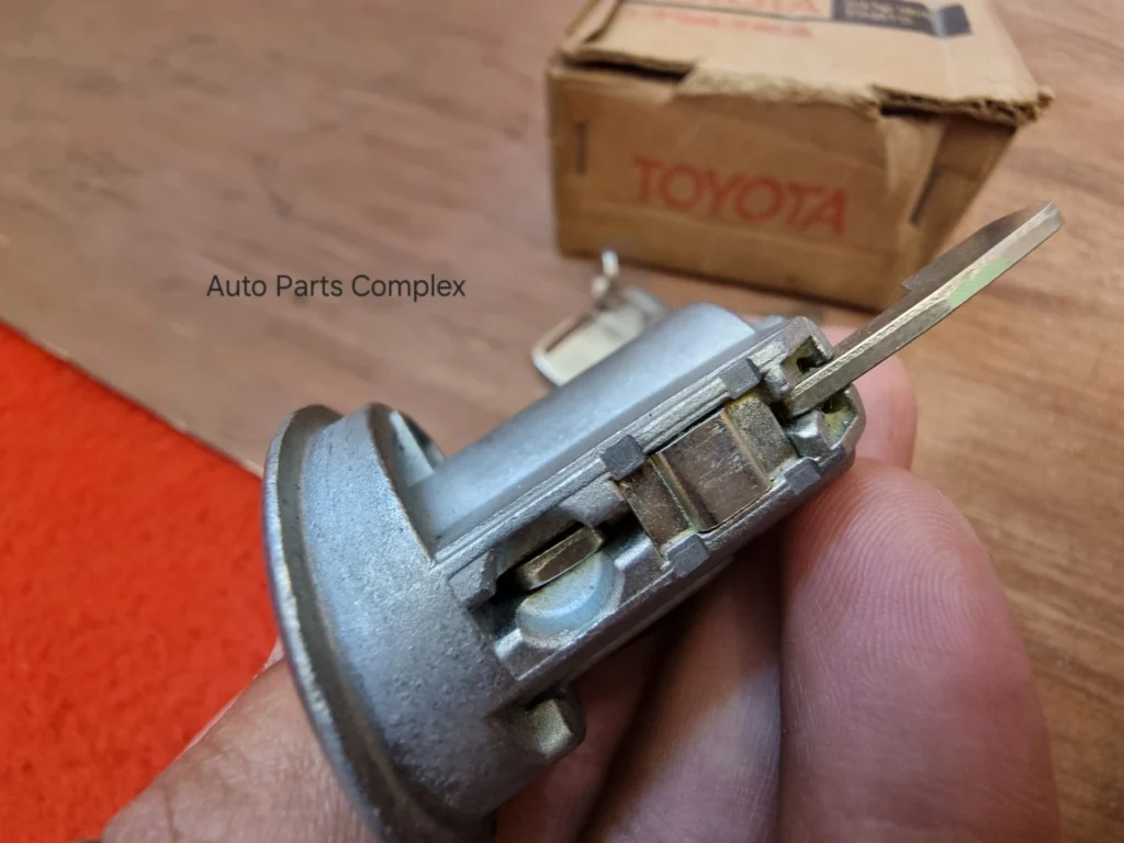 Corolla 1971-74 NOS OEM ignition switch cyliner Te27 Ke20 Te21 te28 5