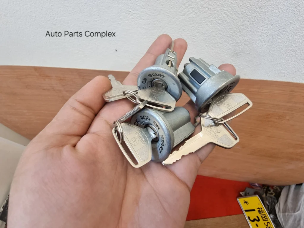 Corolla 1971-74 NOS OEM ignition switch cyliner Te27 Ke20 Te21 te28 6