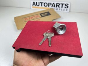Corolla 1971 – 1974 NOS OEM ignition switch cylinder Te27 Ke20 Te21 te28 (2)