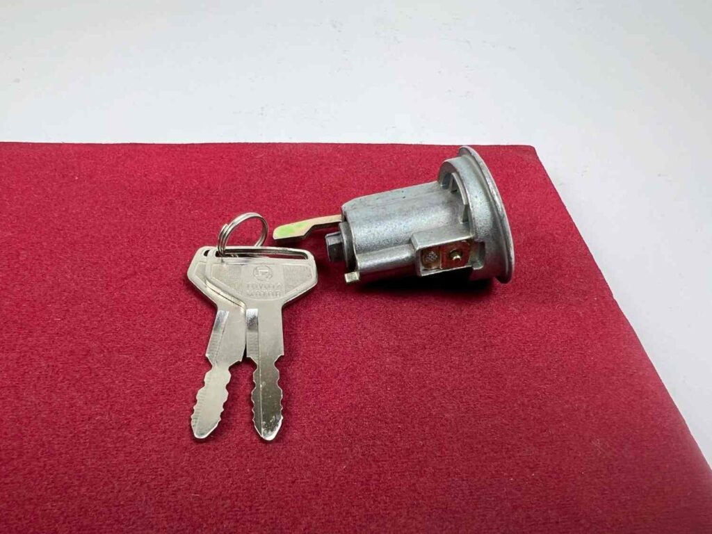 Corolla 1971 – 1974 NOS OEM ignition switch cylinder Te27 Ke20 Te21 te28 (4)