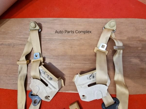 Corolla 1980-83 front sealt belts 2