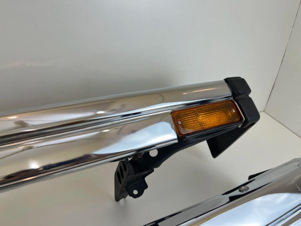 Corolla 1982 1983 24 door sedan Chrome JDM bumpers (10)