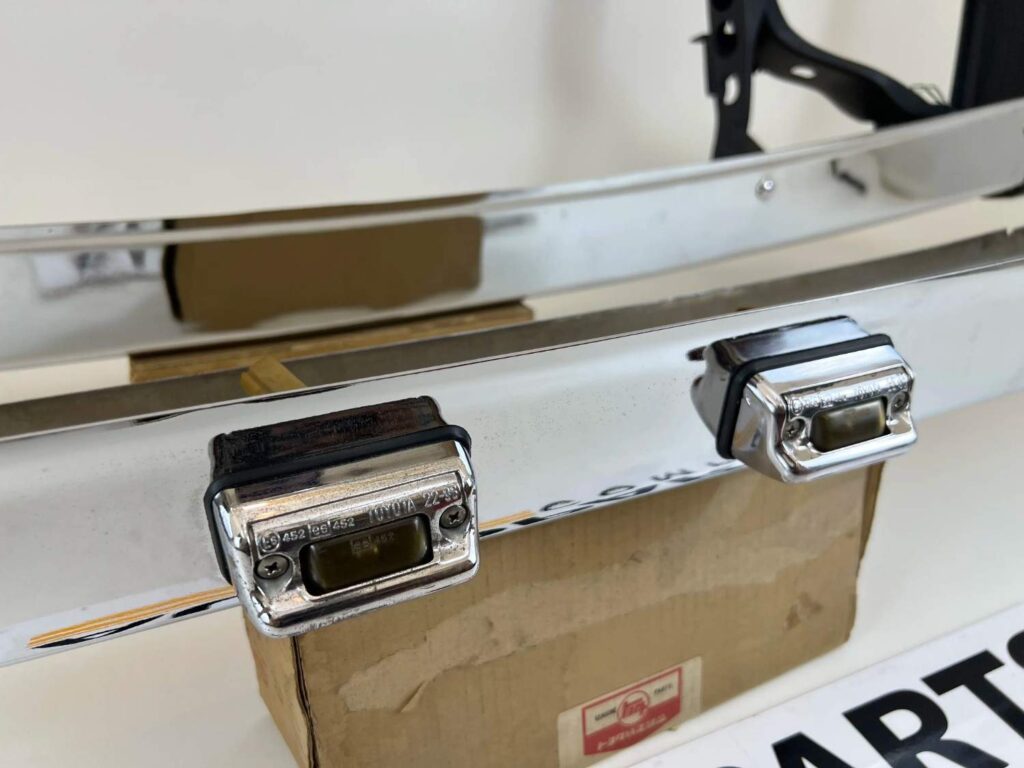 Corolla 1982 1983 24 door sedan Chrome JDM bumpers (17)