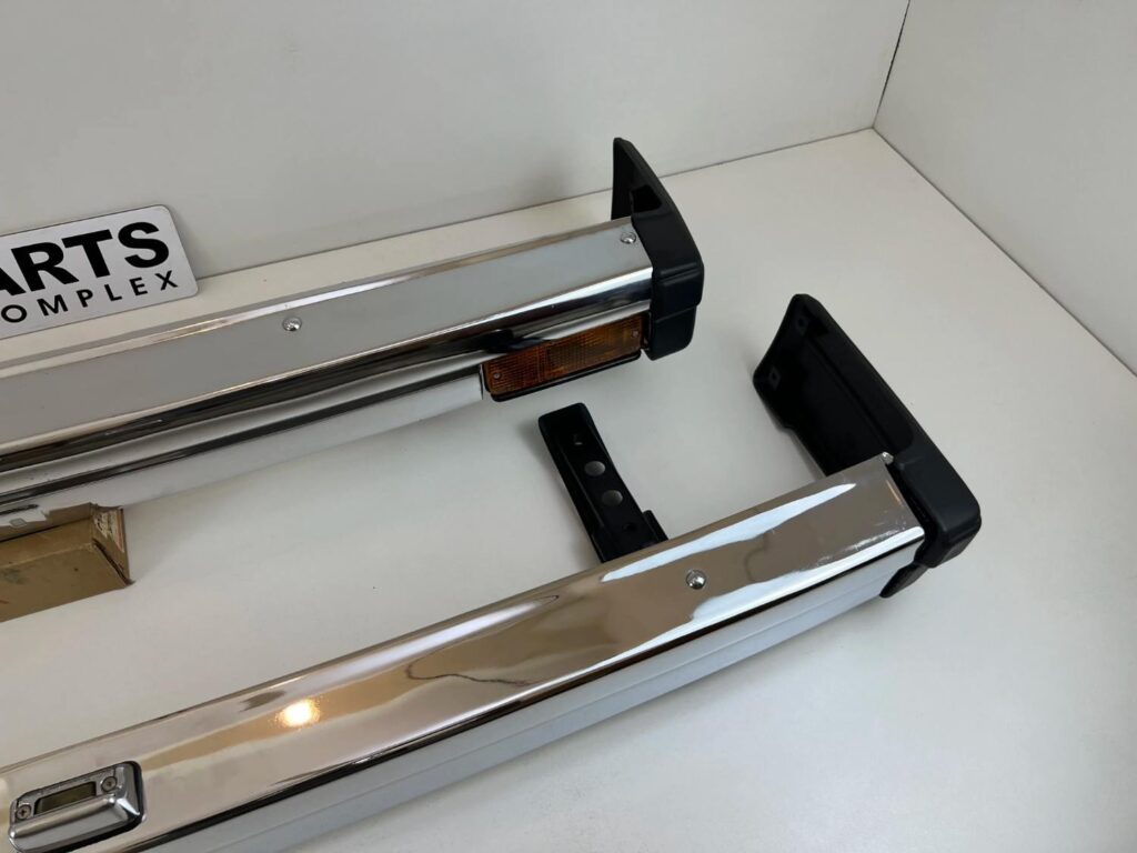 Corolla 1982 1983 24 door sedan Chrome JDM bumpers (2)