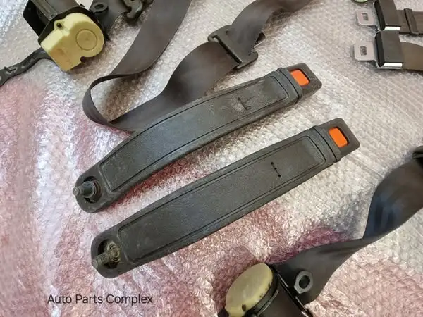Corolla 1984 1985 1986 4 door seat belts3