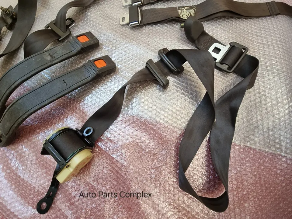 Corolla 1984 1985 1986 4 door seat belts4