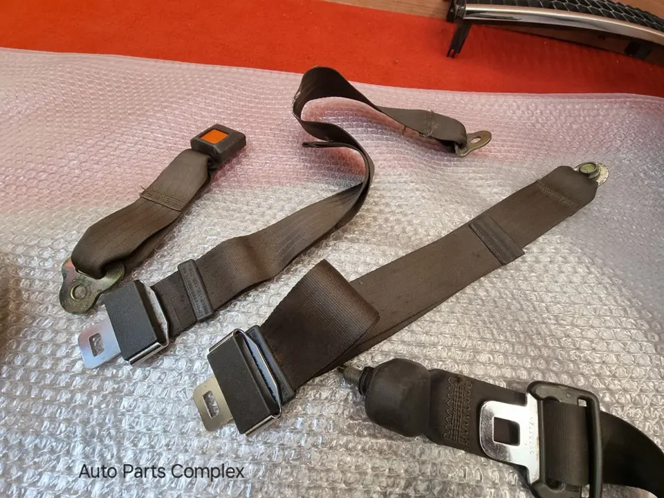Corolla 1984 1985 1986 4 door seat belts5