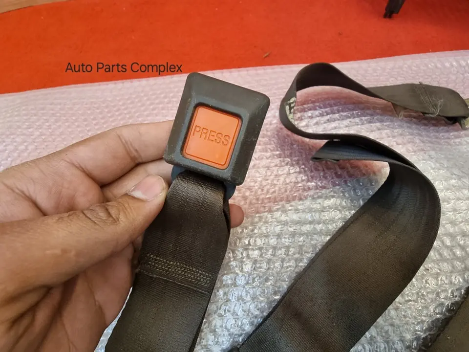 Corolla 1984 1985 1986 4 door seat belts7