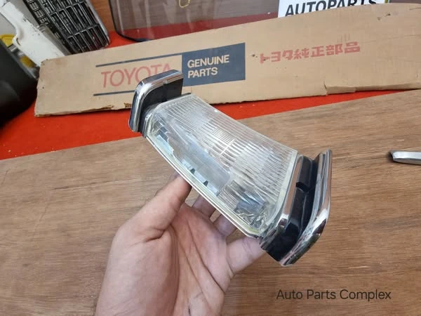 Corolla ke70 te72 te71 liftback hardtop coupe parking lamp right side 4