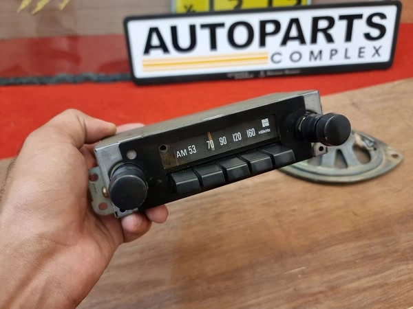 Hilux Rn30 Rn36 Rn46 Ln46 AM radio with speaker1