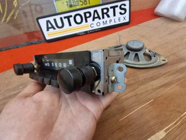 Hilux Rn30 Rn36 Rn46 Ln46 AM radio with speaker4