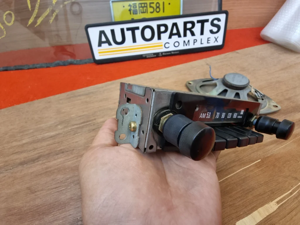 Hilux Rn30 Rn36 Rn46 Ln46 AM radio with speaker5