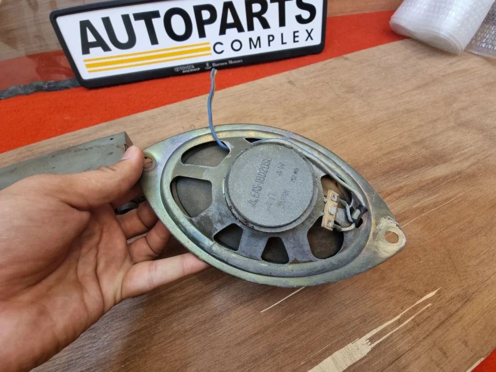 Hilux Rn30 Rn36 Rn46 Ln46 AM radio with speaker6