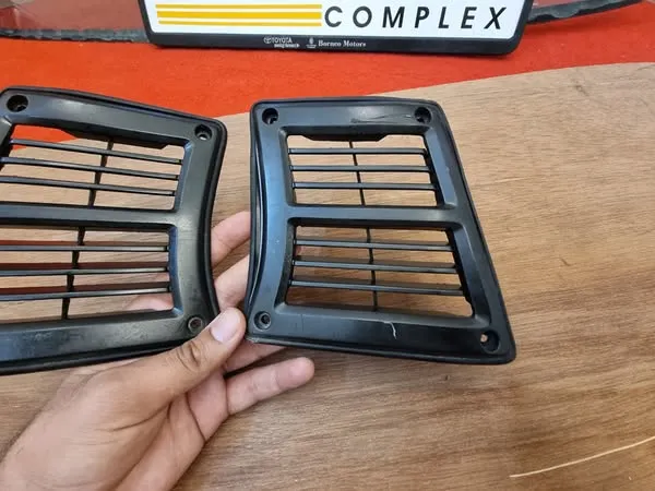 Land cruiser FJ60 FJ62 HJ60 BJ60 D pillar vents pair 2